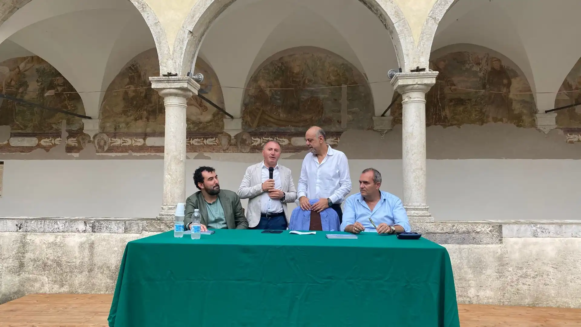 Castel Di Sangro: "Attraverso Napoli". Presentato al museo Civico Aufidenate il libro di Luigi De Magistris.