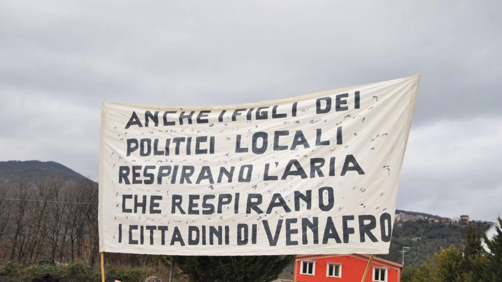 Pozzilli: i cittadini non vogliono i rifiuti dell’Abruzzo. Una parte di Molise ha manifestato ieri all’esterno del termovalorizzatore dell’HeraAmbiente.