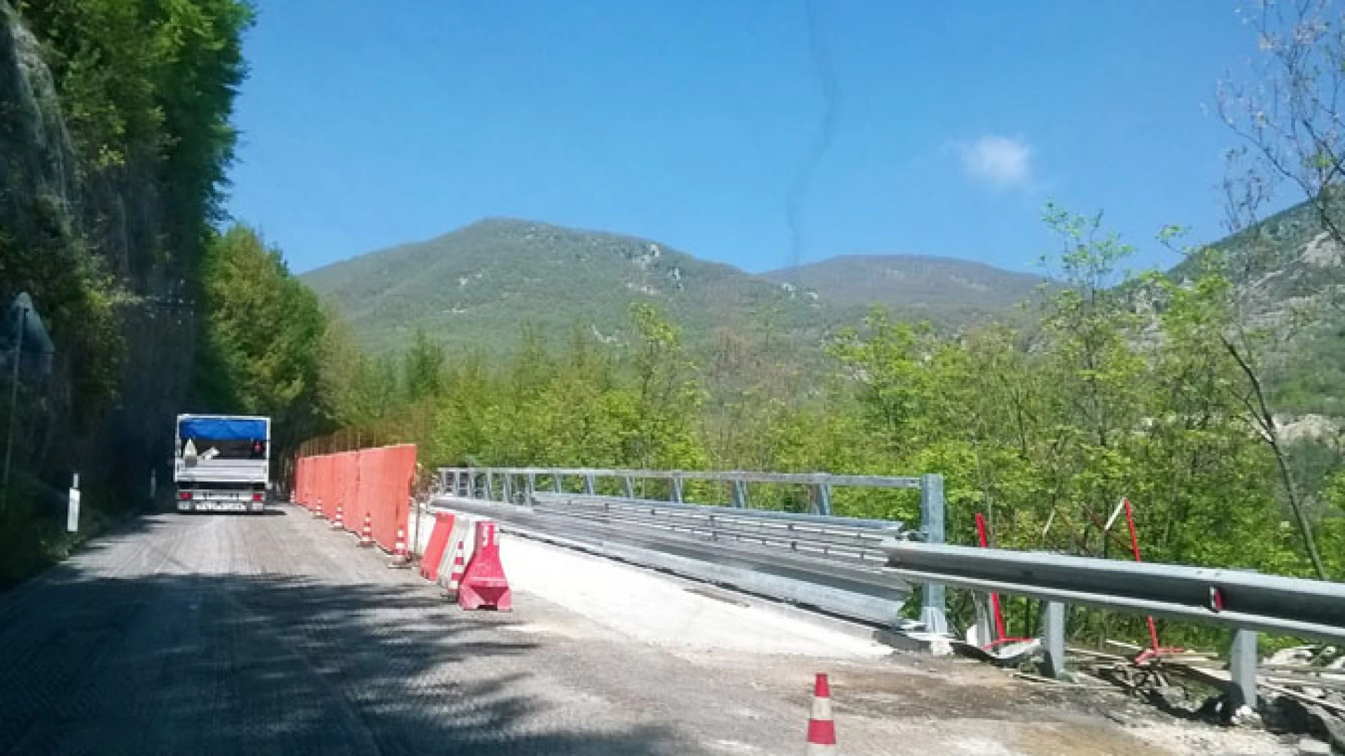 Cerro al Volturno: lavori sulla S.s. 158. Traffico rallentato sull’arteria stradale. Si stanno realizzando opere di miglioramento sulla statale.