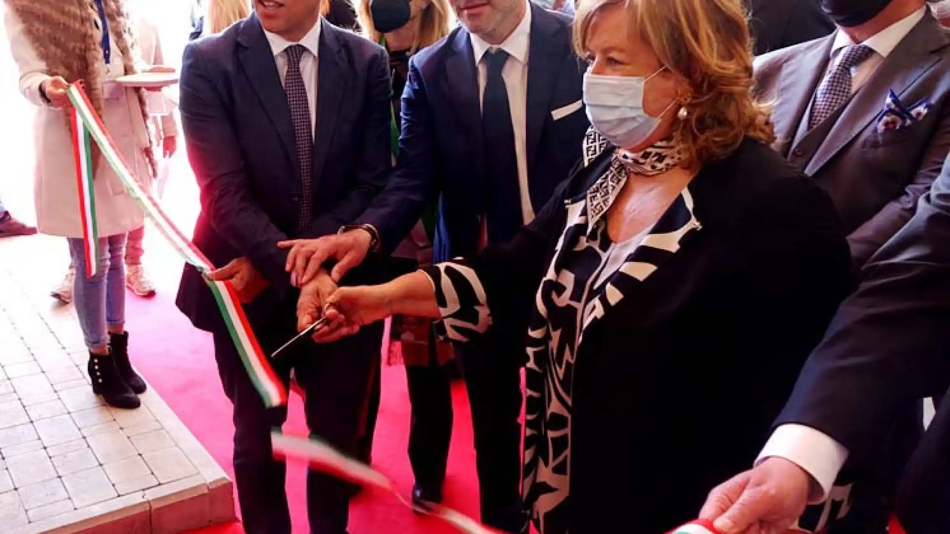 Inaugurata l’Officina Farmaceutica dell’IZS di Teramo con la posa del busto dell’Accademico d’Italia Antonio Dionisi