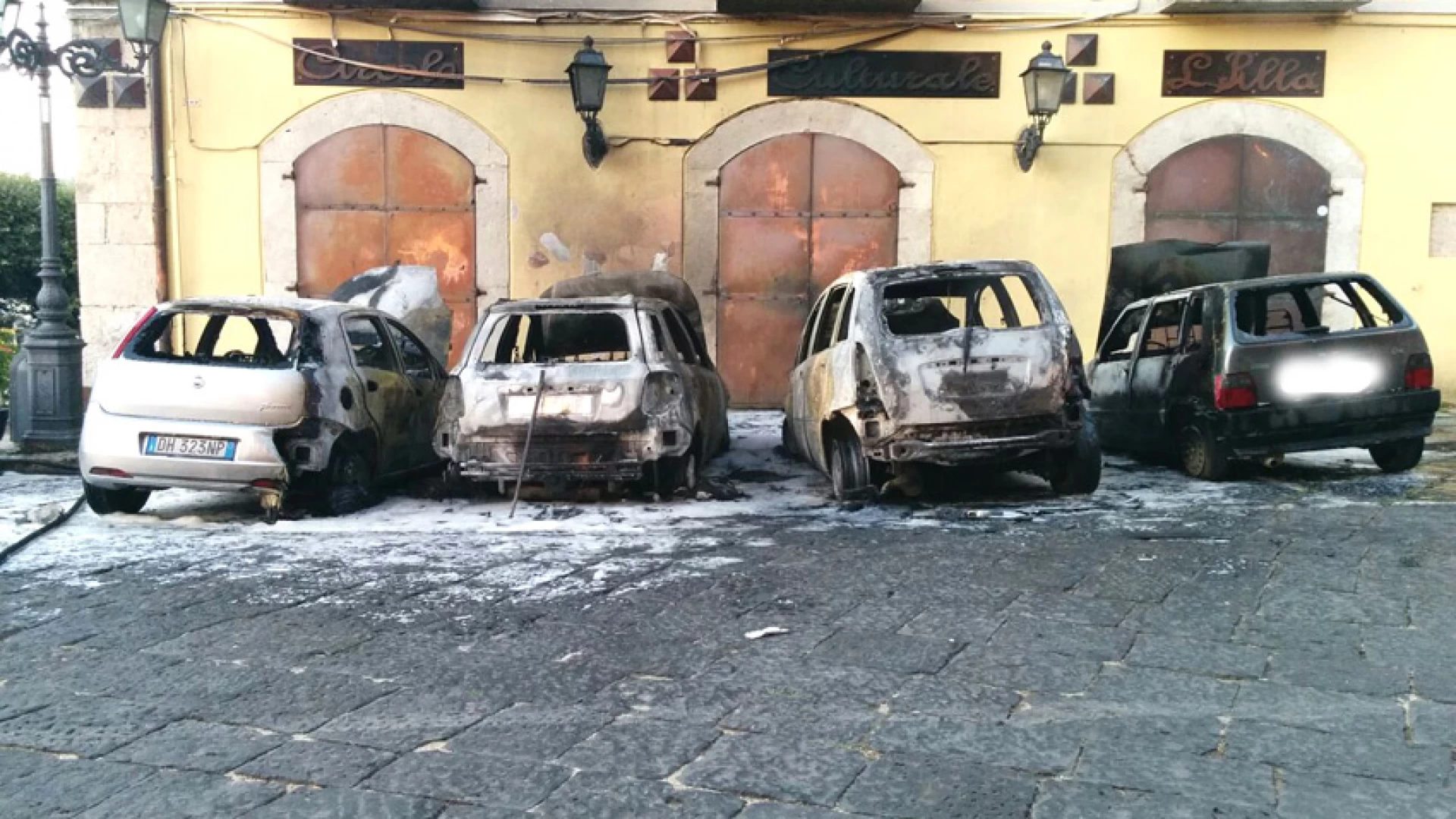 Venafro: quattro auto in fiamme nella notte. Indagano i Carabinieri.