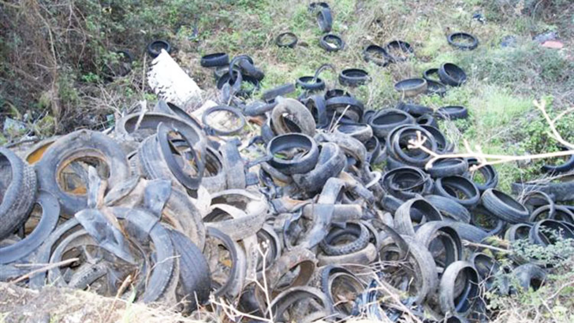 Isernia: discarica illegale di pneumatici. I Carabinieri del Comando Provinciale sequestrano una vasta area.