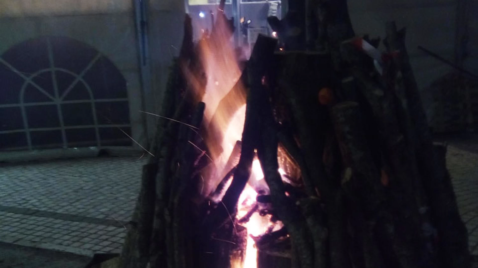 Colli a Volturno: tradizione rispettata, Sant’Antonio Abate onorato. Il fuoco 2017 di buon auspicio per la popolazione. Successo per Forza Giovane.