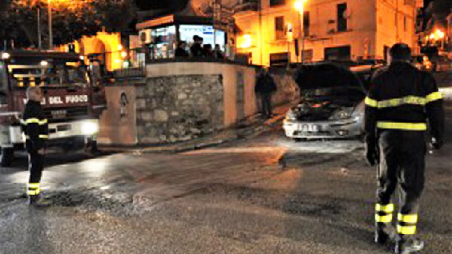 Venafro: auto in fiamme a Porta Nuova, era transitata sui residui dei falò di San Giuseppe.