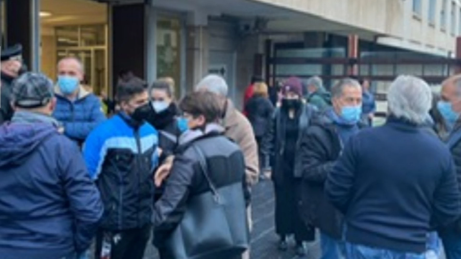 Frana di Castelpizzuto, cittadini infuriati protestano in via Berta ad Isernia