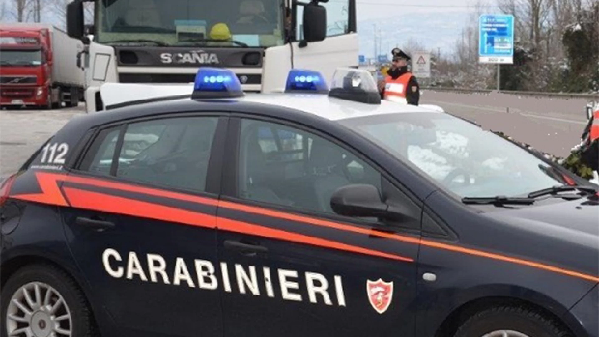 Isernia: ubriaco al volante si schianta contro l’ingresso di una banca della città. Denunciato dai Carabinieri un ventenne del posto.