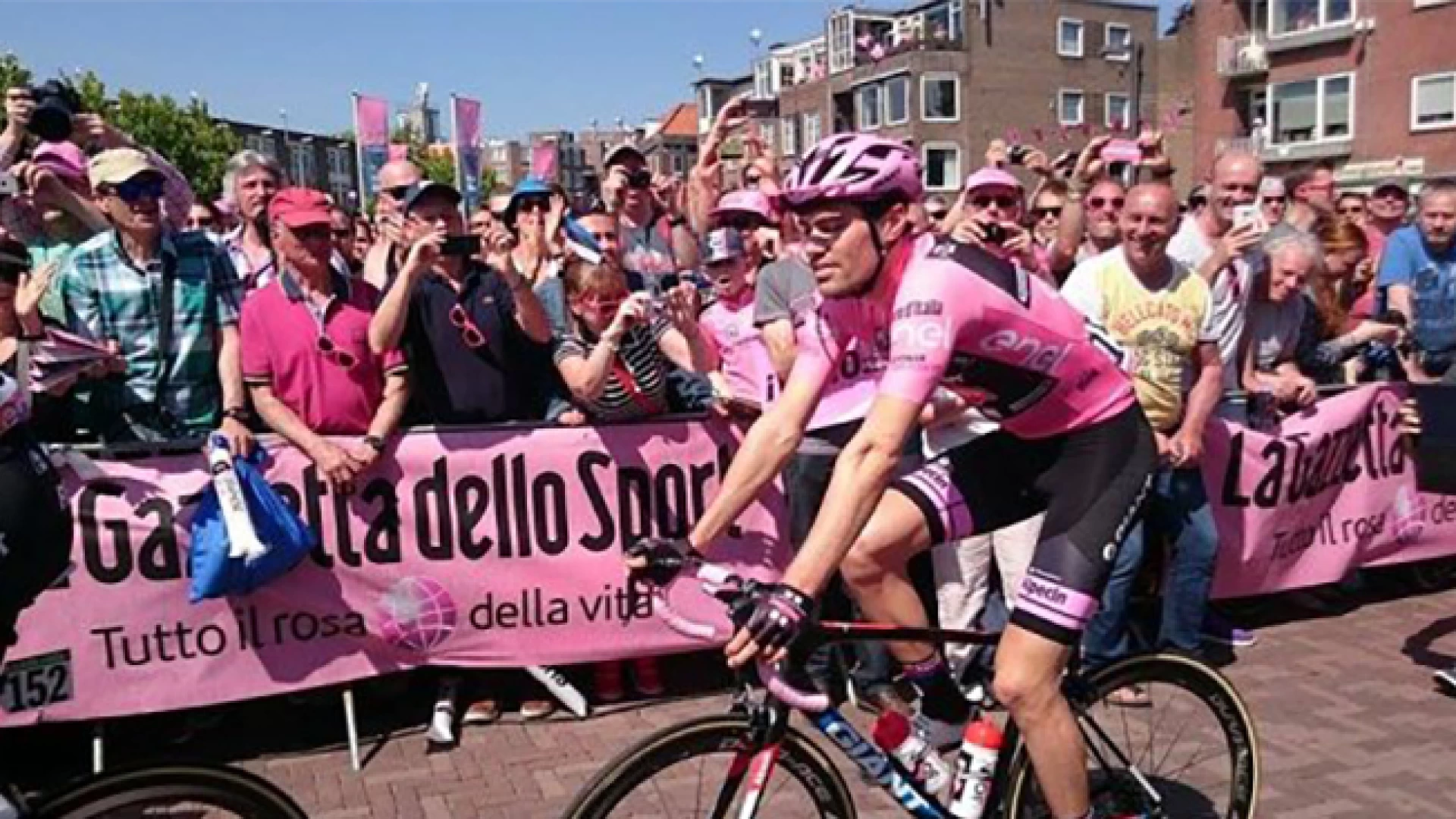 Giro d’Italia, domenica la Carovana si fermerà in piazza della Repubblica ad Isernia. Gadget e tante sorprese gratuite per tutti gli appassionati.