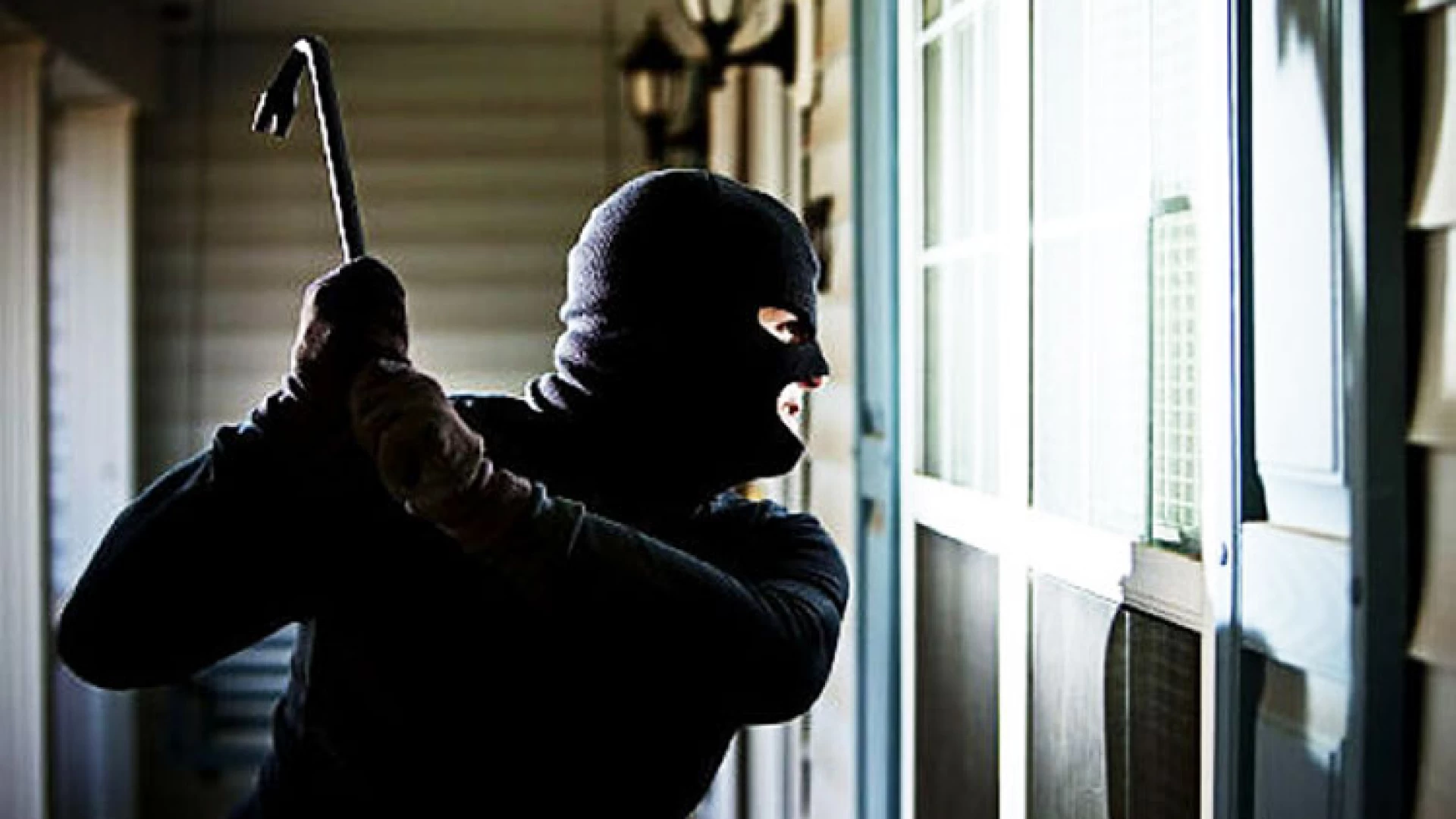 Il redazionale: Attenti al ladro.  Ora entrano così nelle vostre case.