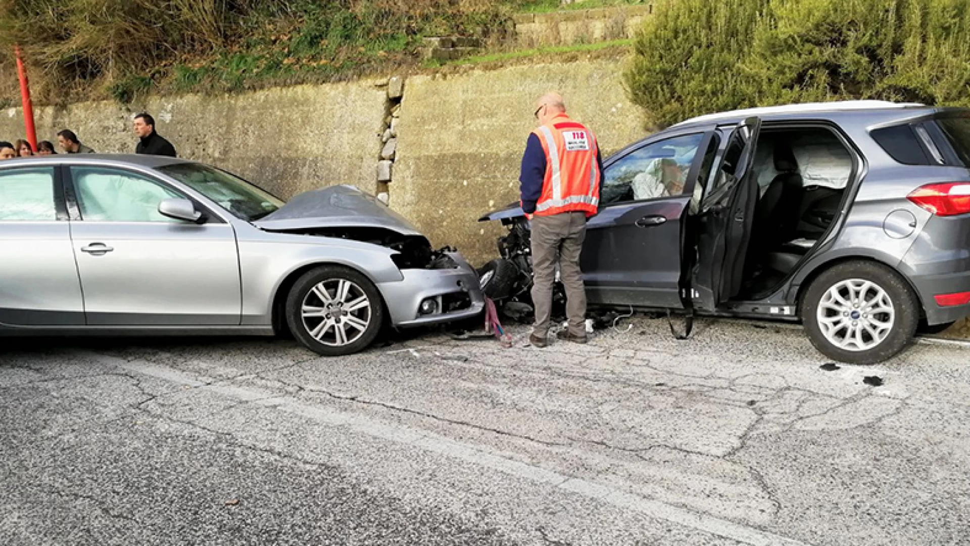 Colli a Volturno: violento impatto frontale tra due autovetture sulla provinciale Vandra. L’incidente nella prima mattinata.