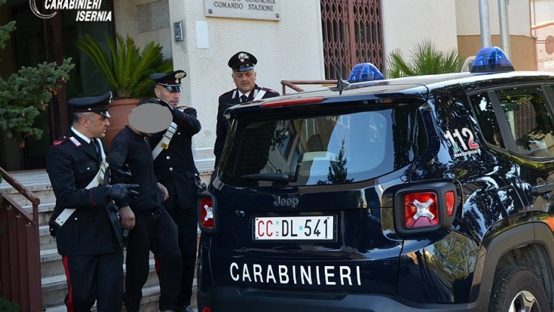Lite in un Bar. I Carabinieri arrestano uno straniero per resistenza a Pubblico Ufficiale, mentre un altro connazionale viene denunciato per lesioni.