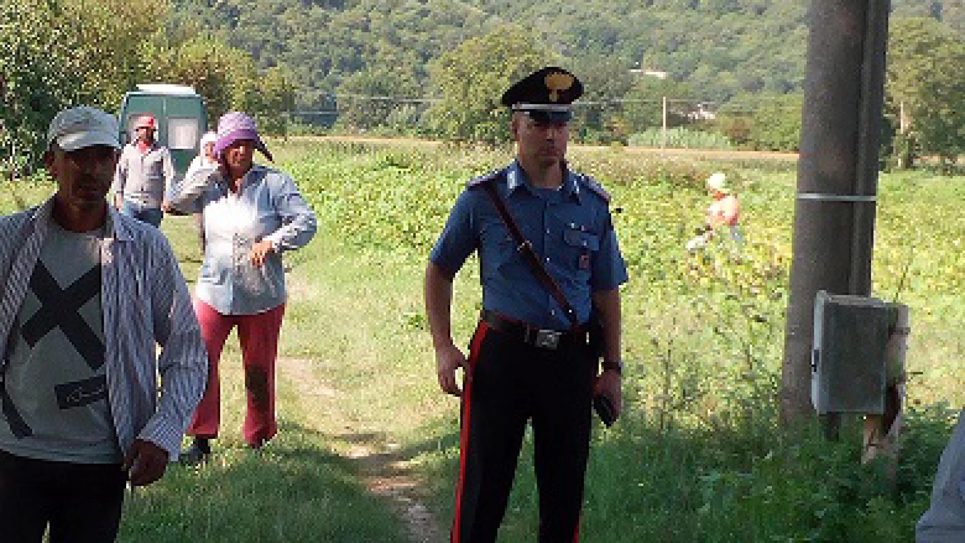Sesto Campano: lotta al caporalato i Carabinieri controllano 18 persone addette alla raccolta di fagiolini. Tutti bulgari e regolarmente assunti.