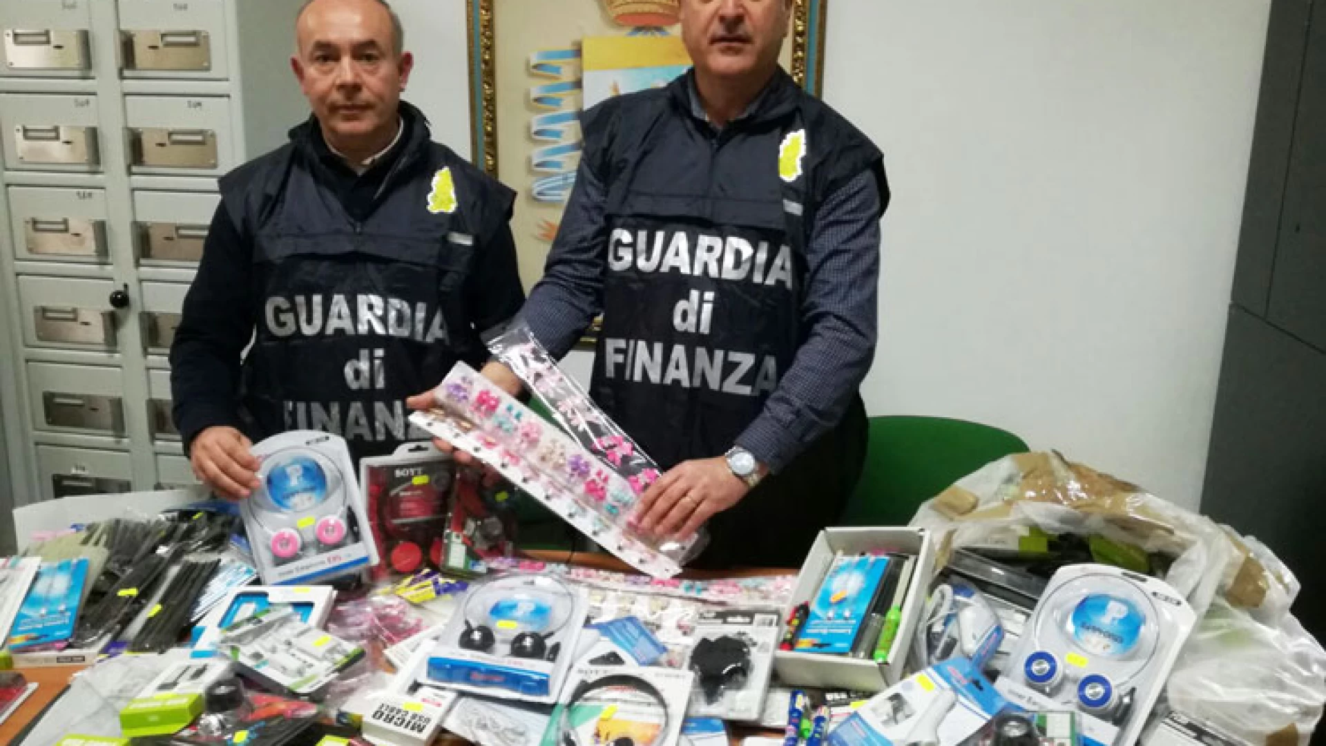 Colli a Volturno: maxi sequestro di merce contraffatta intercettato dalla Guardia di Finanza.