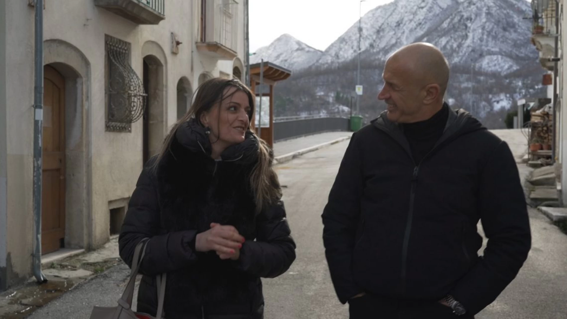 Pizzone: Letizia Di Iorio intervistata da Domenico Iannacone alla ribalta nazionale su RaiTre. Protagonista del programma “Che ci faccio qui”.