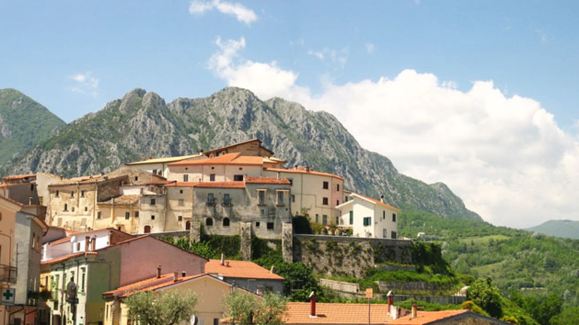 Scapoli inserito nella classifica dei venti paese più belli d’Italia da Skyscanner, noto motore di ricerca turistico.