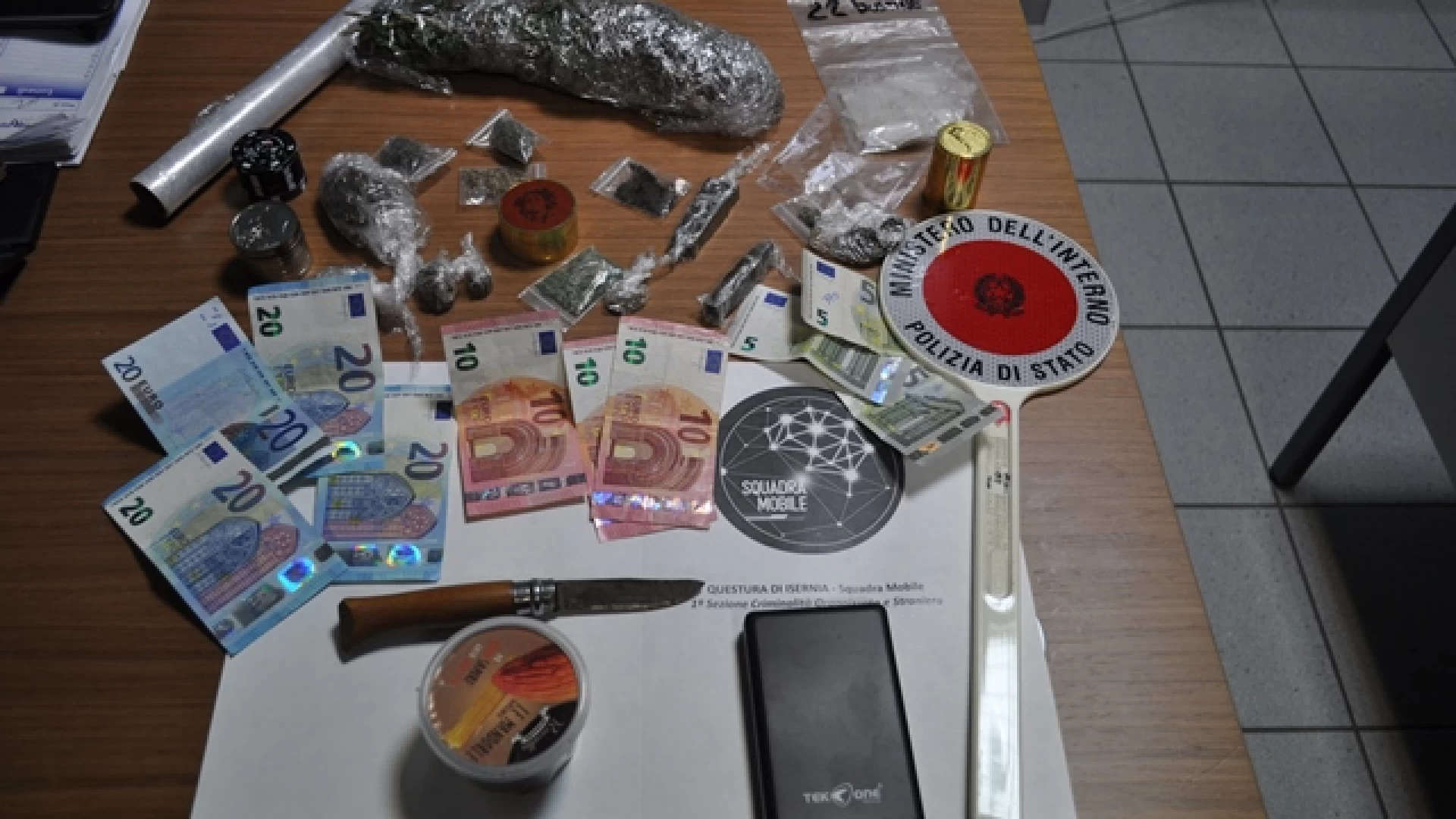 Isernia: la Polizia arresta un 35enne con domicilio a Cerro al Volturno per possesso di sostanze stupefacenti. Guarda il video
