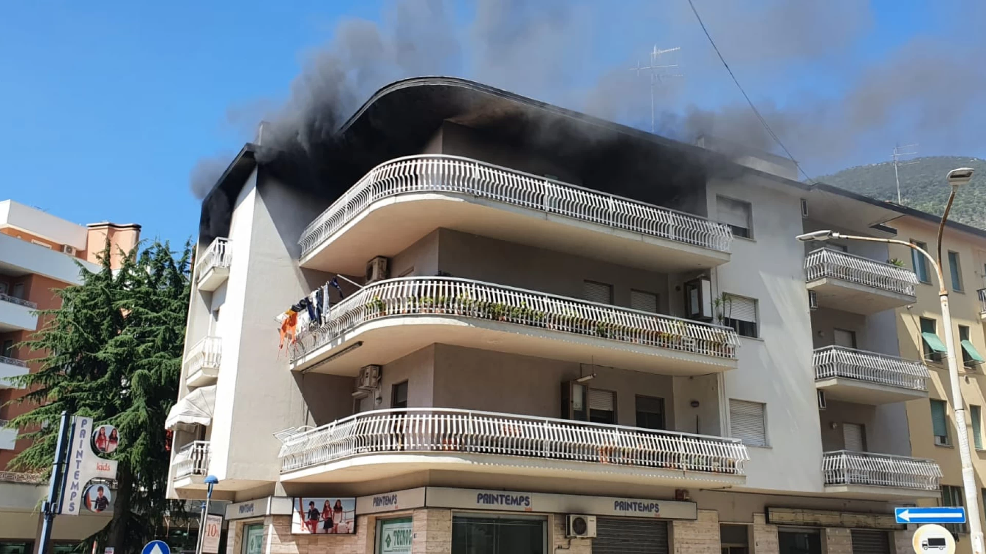 Venafro: incendio in un appartamento del centro. Intervengono i vigili del fuoco. Guarda il video