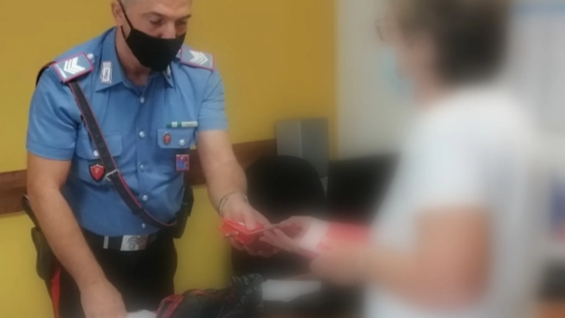 Isernia: Cittadini trovano una borsa e la consegnano ai Carabinieri.