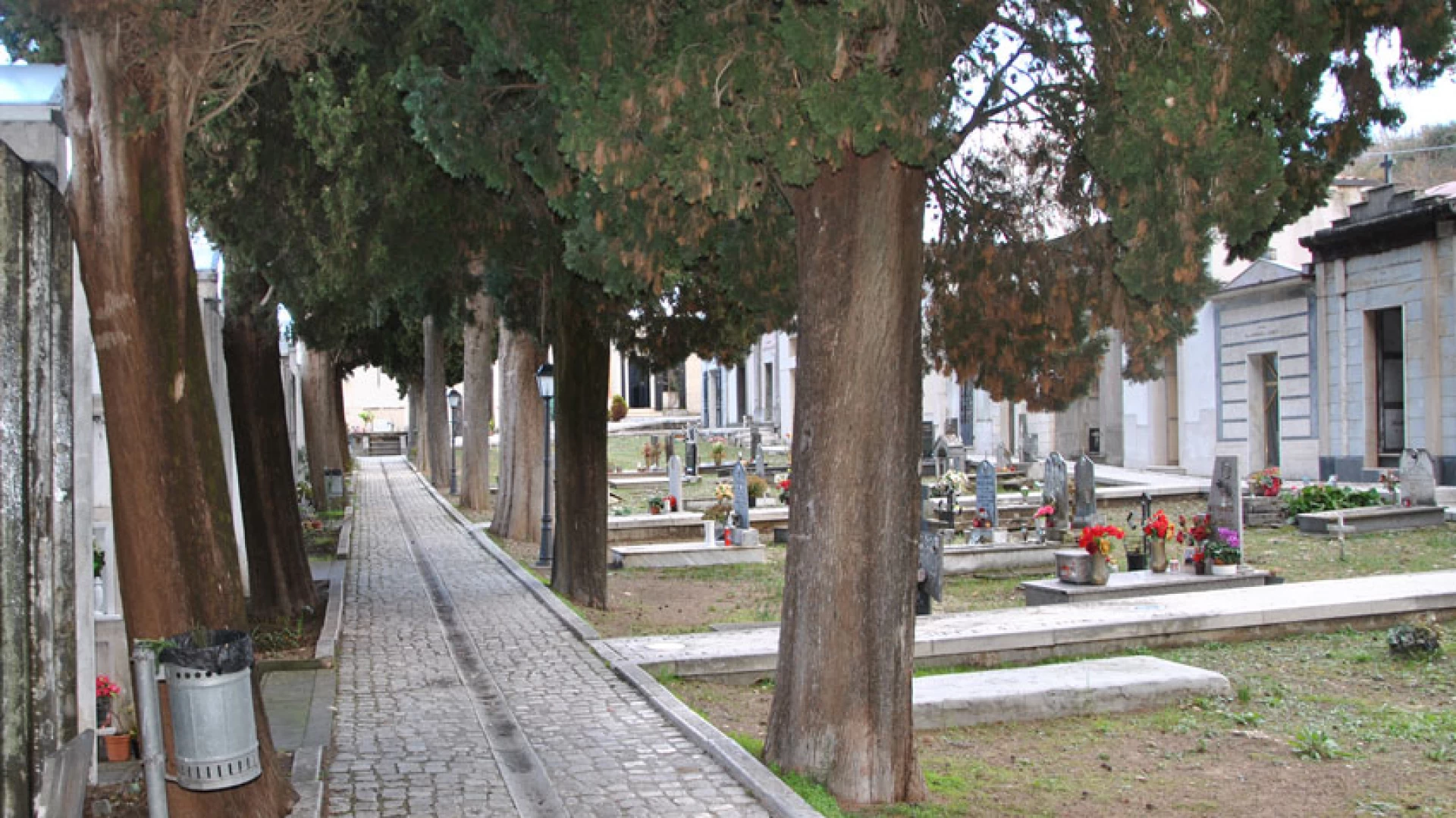 Commemorazioni dei defunti annullate e accessi controllati al cimitero. La decisione di Emilio Incollingo a Colli