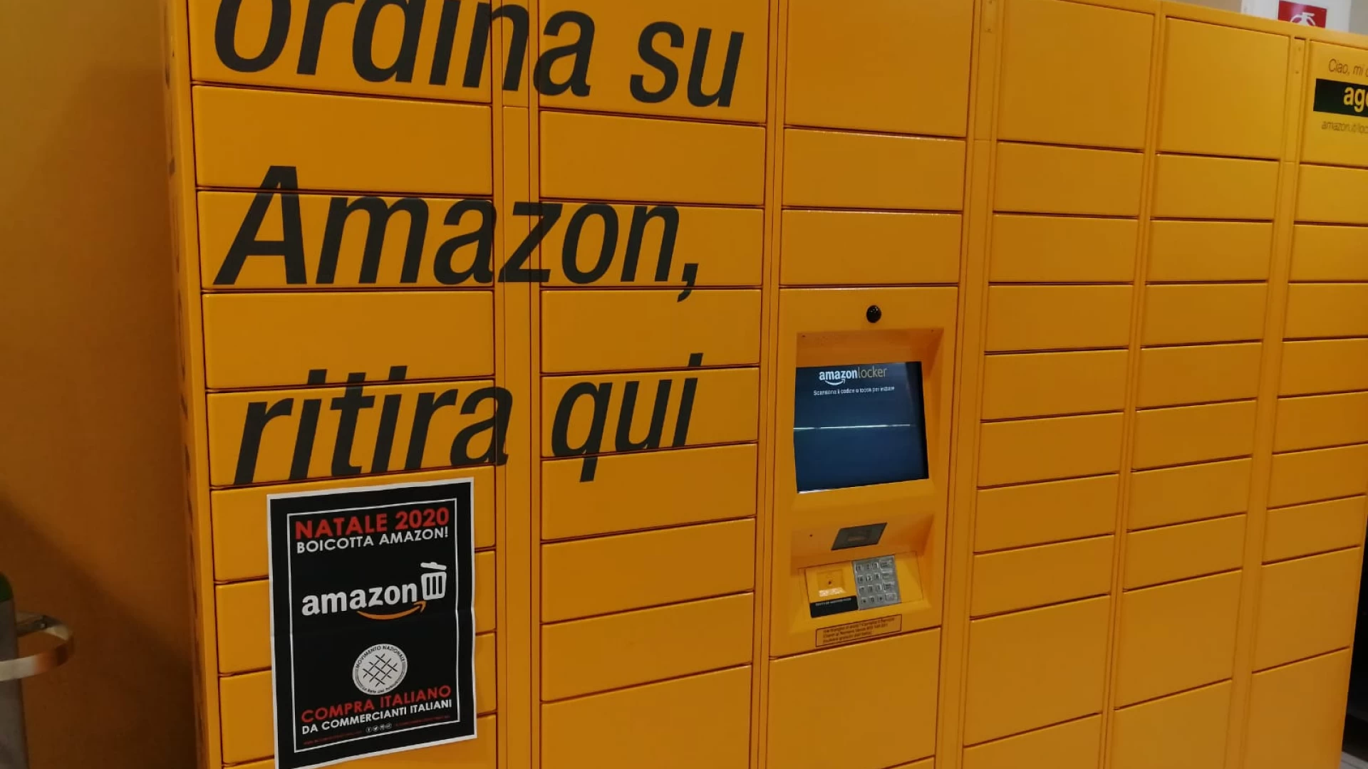 Boicotta Amazon, compra da commercianti italiani. “Blitz del Movimento Nazionale a Isernia”.