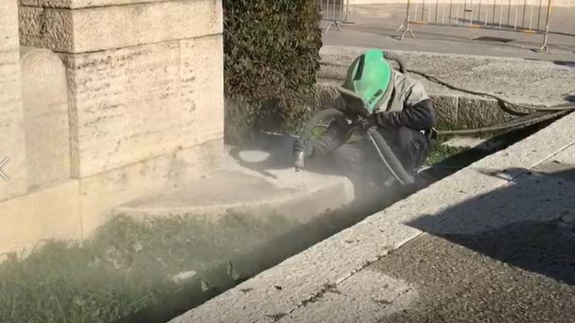 Isernia: l’impegno del Rotary Club per la ripulitura del monumento cittadino di Piazza della Repubblica, guarda i video.