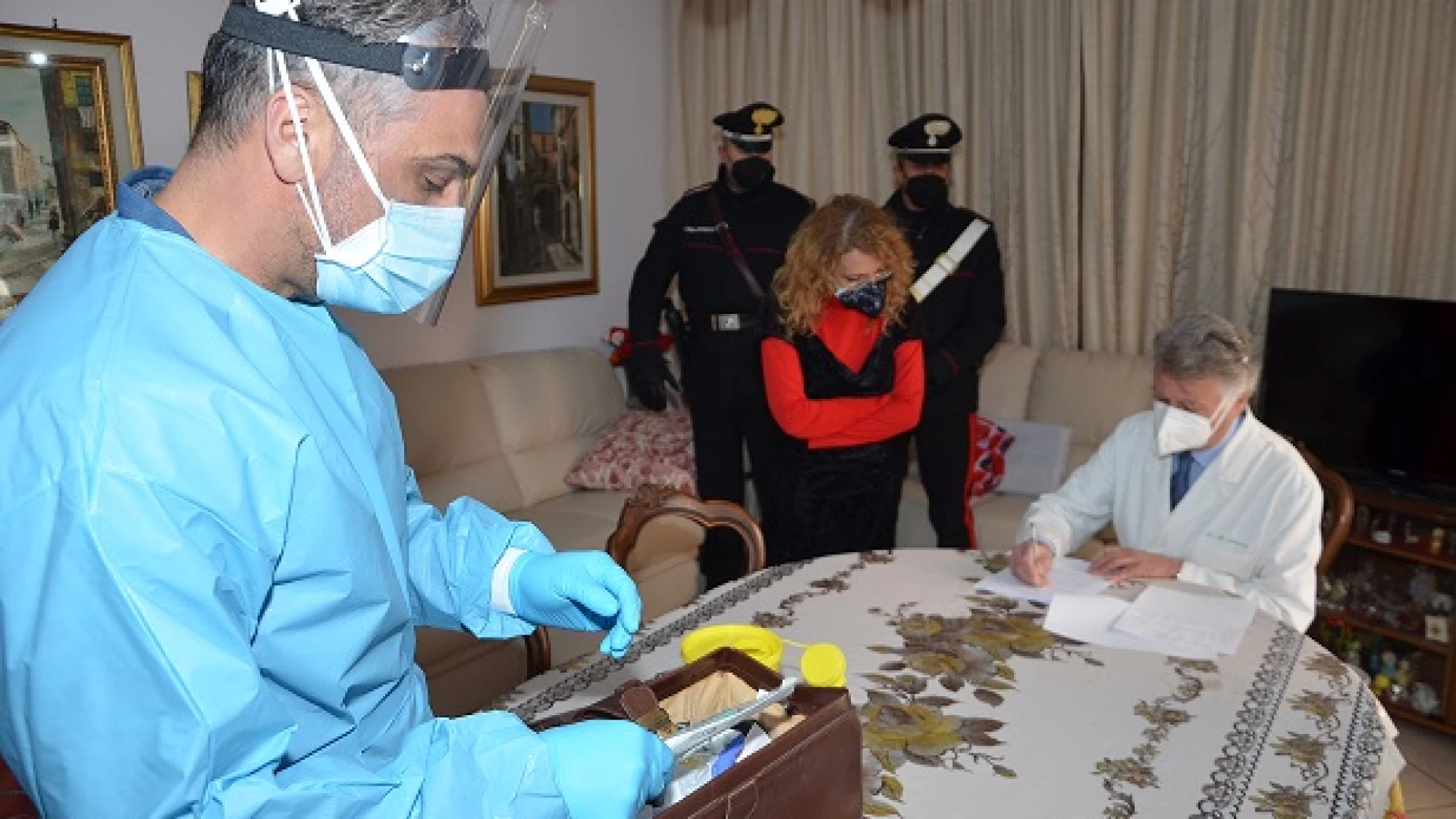 Isernia: i Carabinieri somministrano vaccino a domicilio ad una donna di 107 anni.