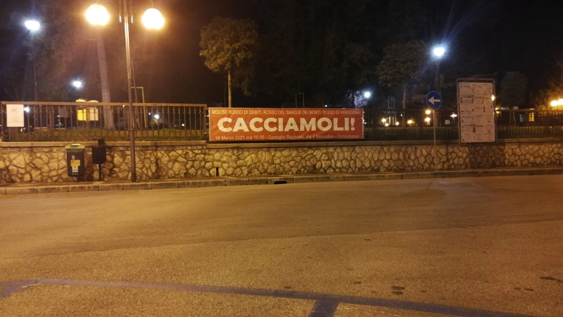 Isernia: Emilio Izzo presenta l’iniziativa “Cacciamoli” nei pressi della Villa comunale.