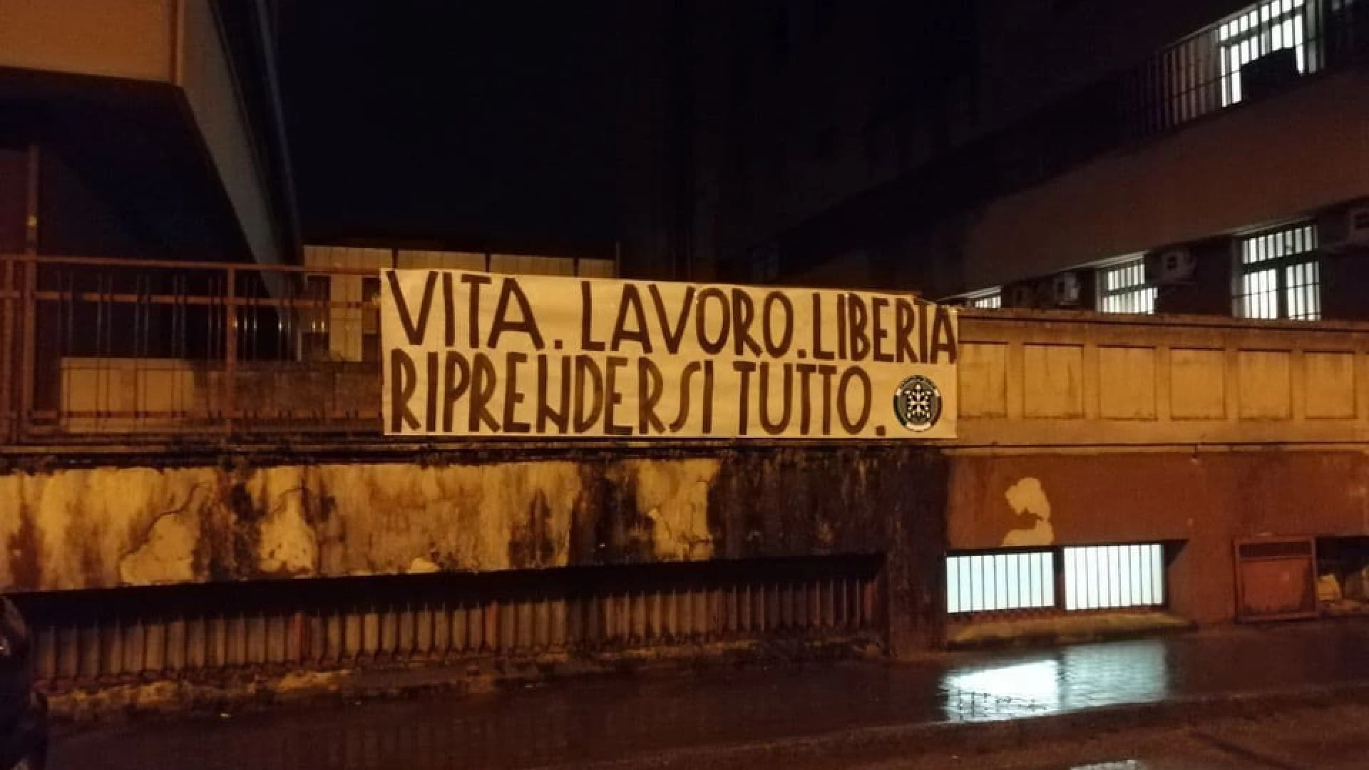 CasaPound: striscioni in Abruzzo e Molise contro le restrizioni: "Riprendersi tutto"