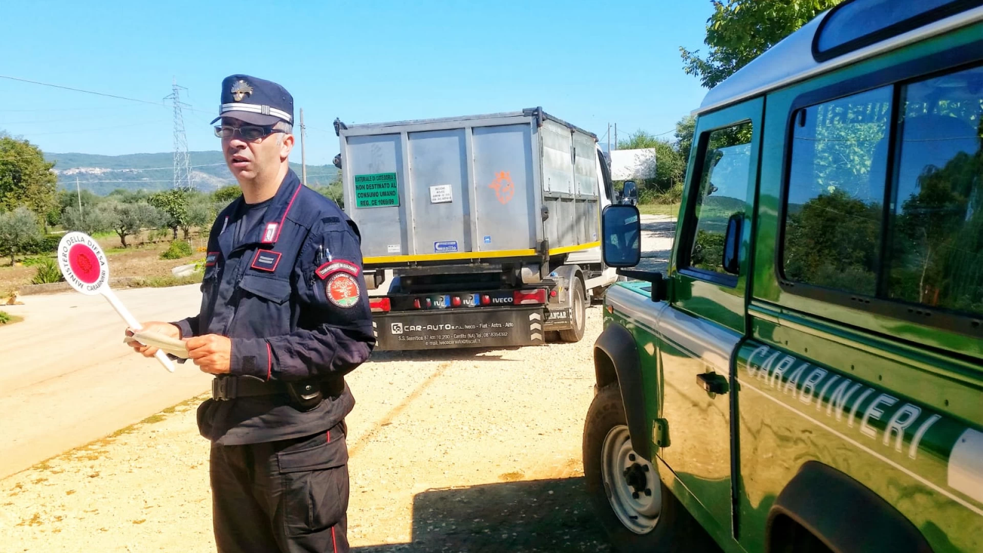 Abbandono di rifiuti speciali in una scarpata denunciati quattro uomini dai Carabinieri Forestali