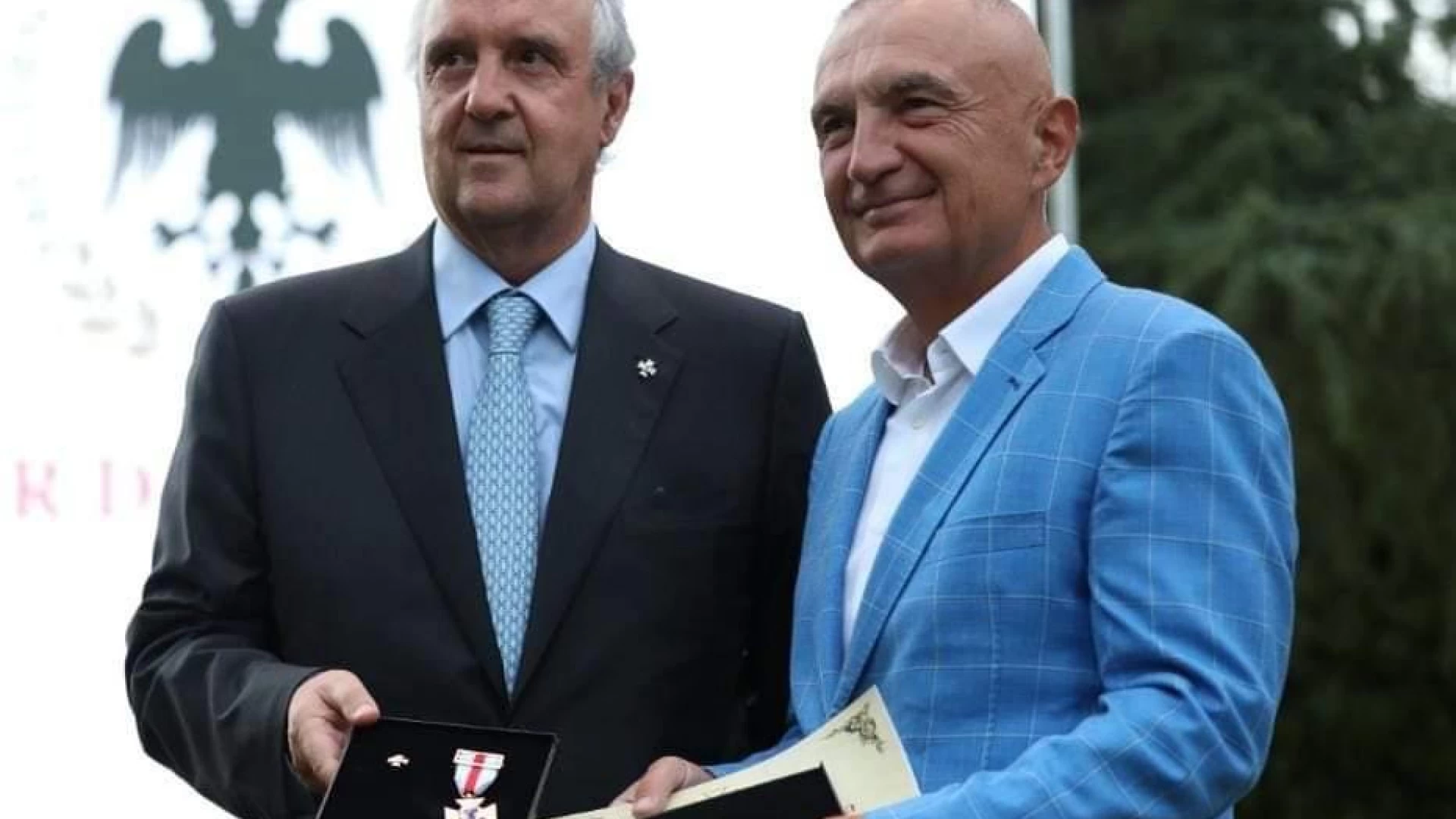 Italia e Albania unite nel volontariato: Massaro consegna al presidente Meta la Croce al Merito