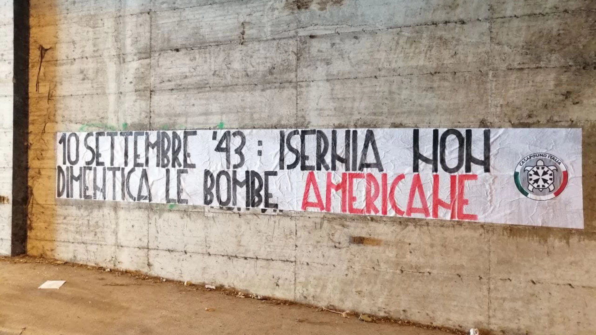 Isernia: Striscione di CasaPound in ricordo del bombardamento americano sulla città del 10 settembre 1943