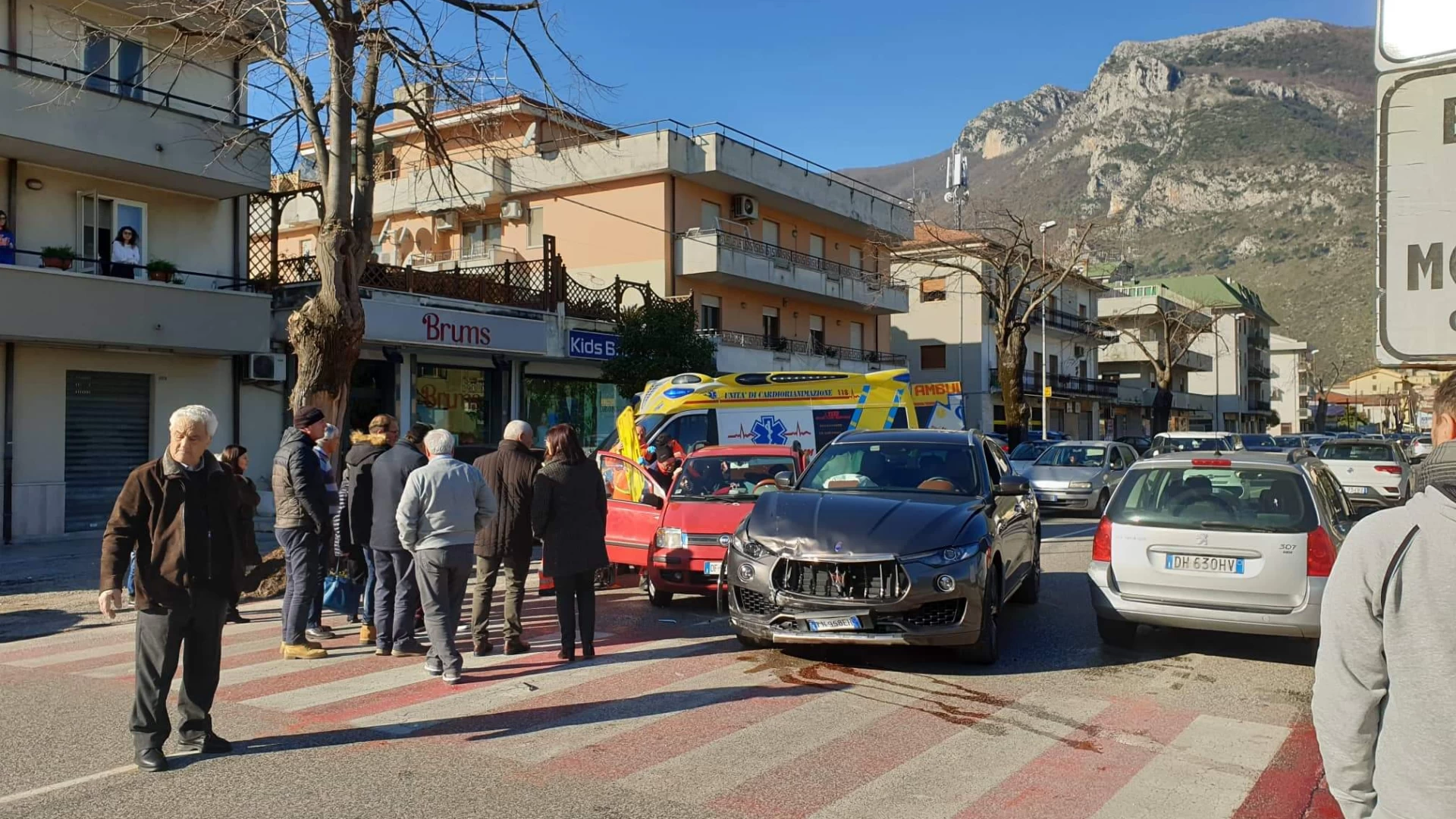 Venafro: scontro frontale su Via Campania questa mattina. Un ferito