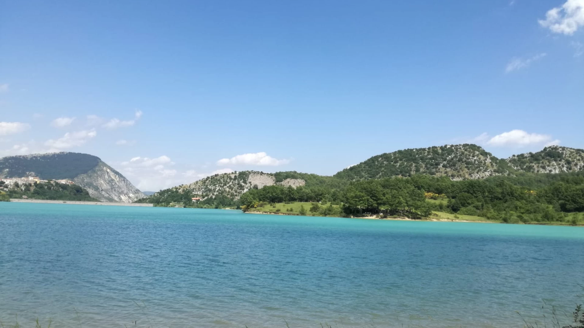 Autunno inoltrato: il lago di Castel San Vincenzo fa registrare ancora presenze record.
