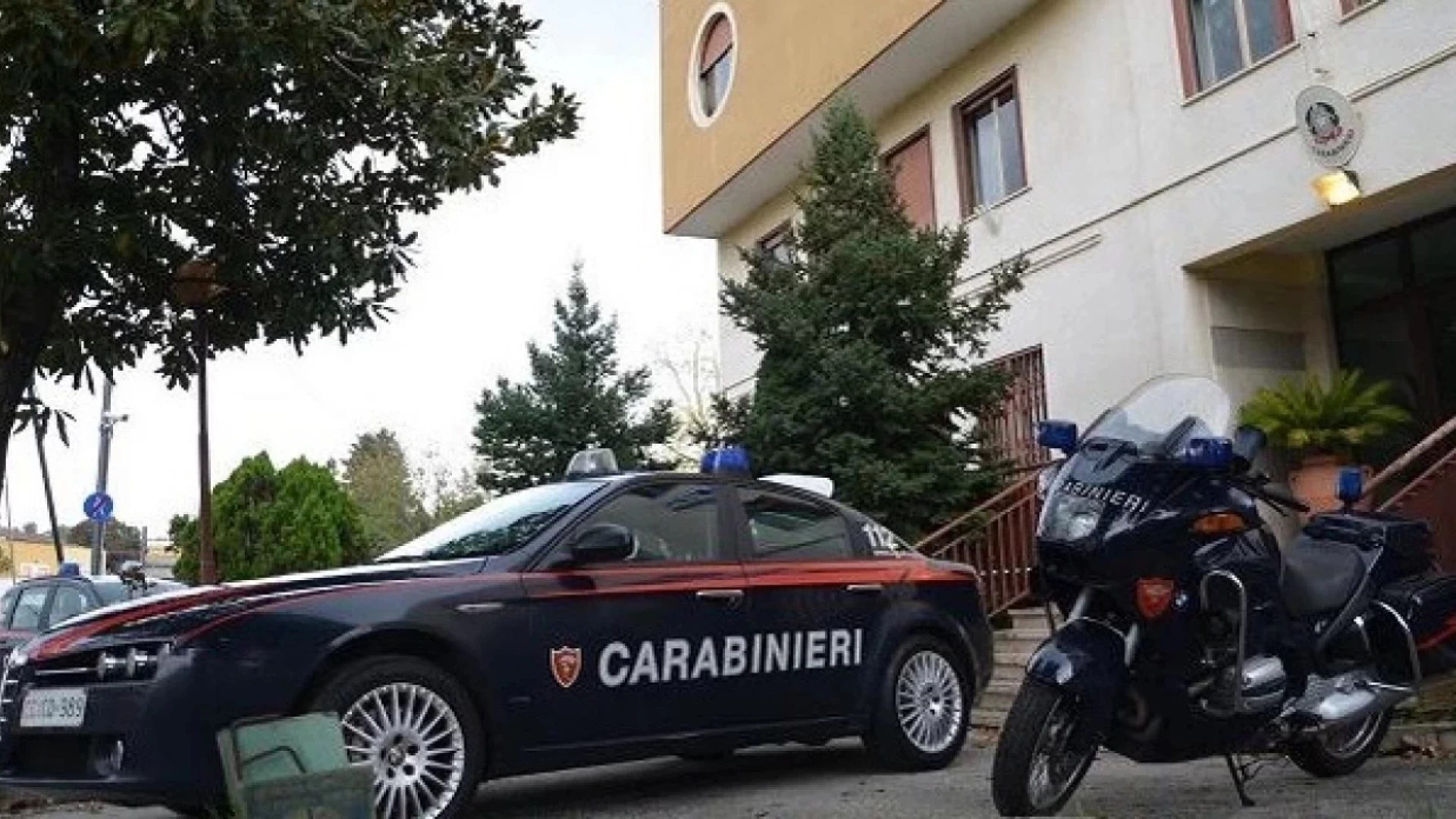 Agnone: I carabinieri fermano auto sospetta e gli occupanti scappano a piedi. Un giovane viene raggiunto.