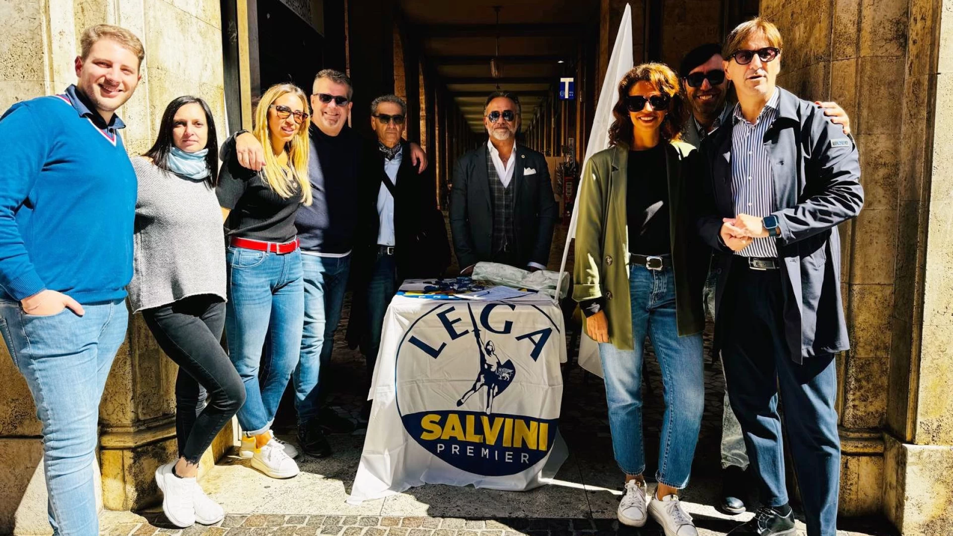 Sulmona: successo per la raccolta firme a sostegno di Matteo Salvini.