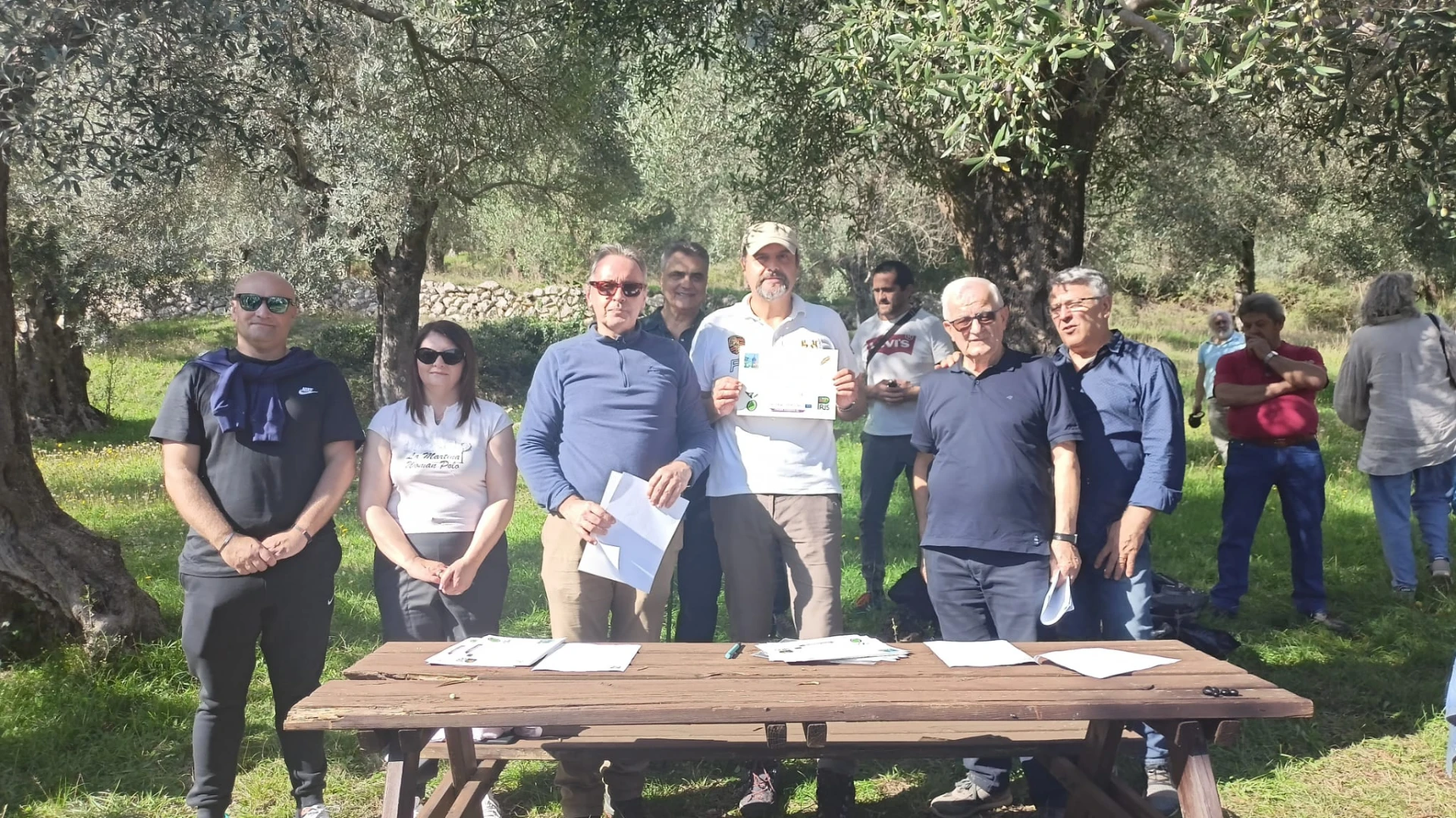 Camminata tra gli olivi 2024: successo per l'edizione 2024. Termina il mandato del presidente del Parco Emilio Pesino.