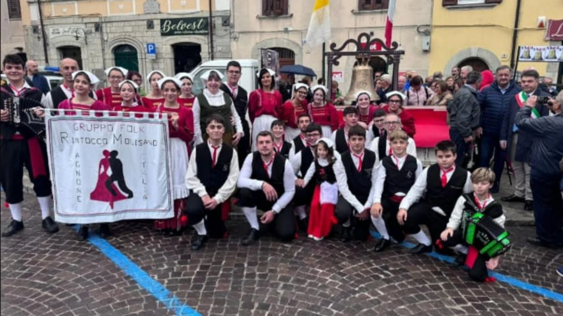 Il Gruppo Folk "Rintocco Molisano" di Agnone incontra Papa Francesco.