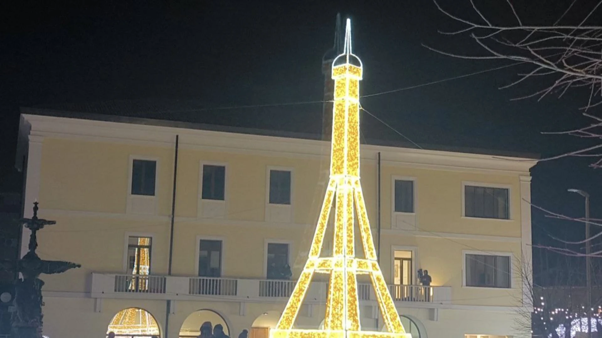 Castel Di Sangro: si accende il Natale. Grande apertura in Piazza Plebiscito. Ieri sera l'accensione delle luminarie. GUARDA IL SERVIZIO