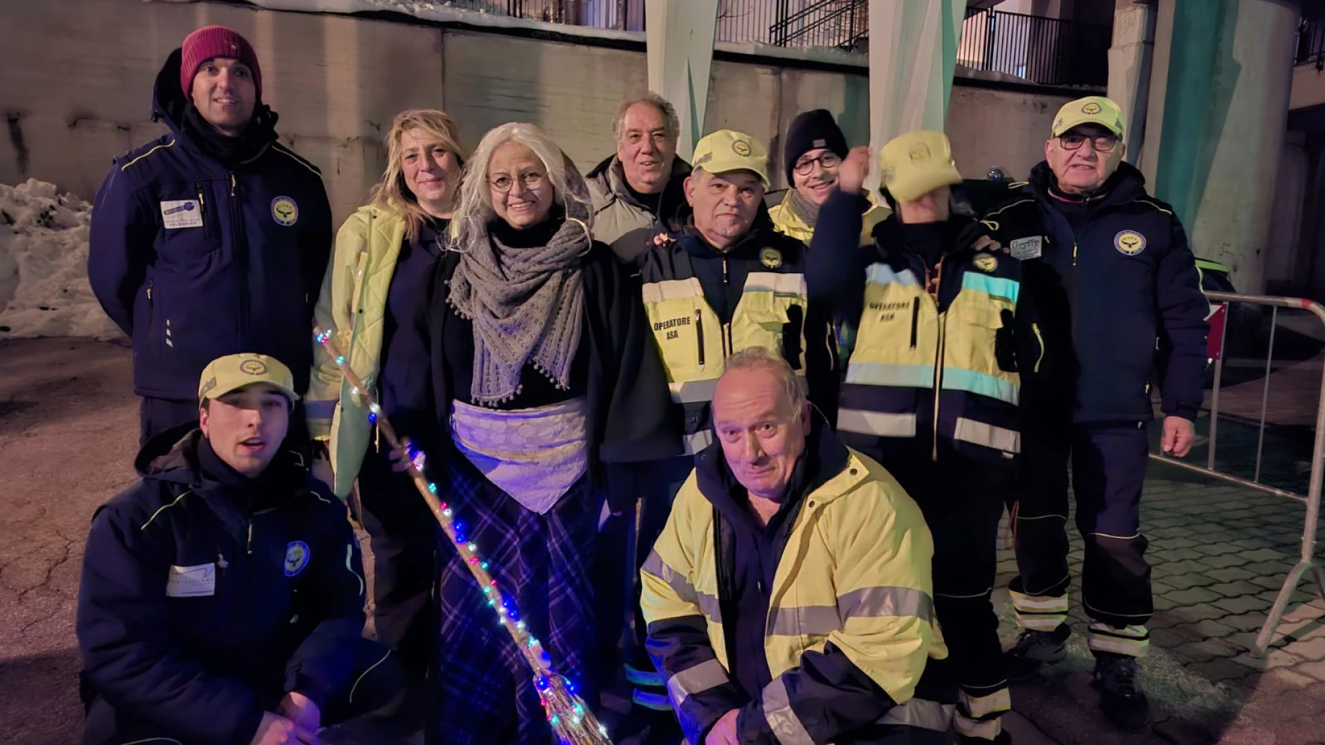 Roccaraso: successo per l’edizione 2025 di “Arriva la Befana”. Duemila le persone in piazza ad attendere la vecchietta sulla scopa.