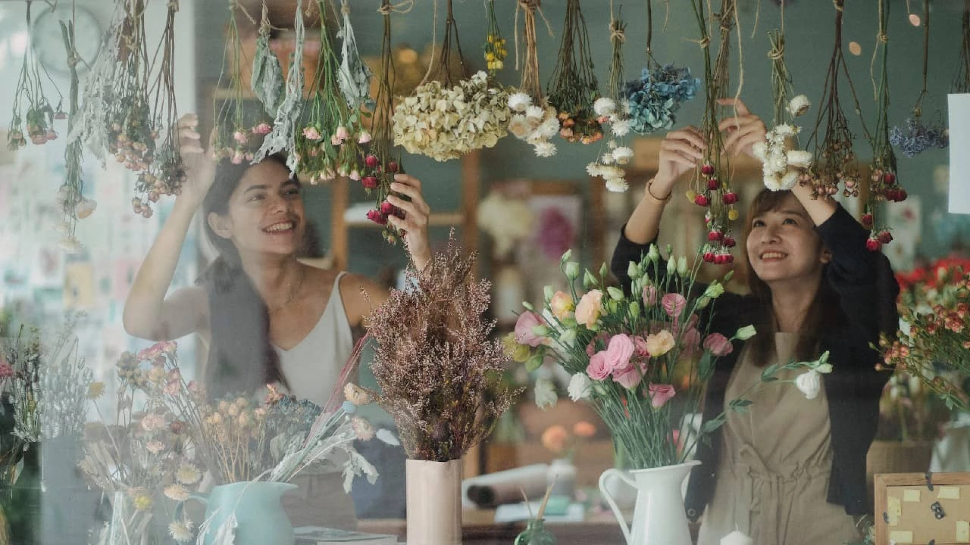 Vetrine e allestimenti: come decorare gli spazi del tuo negozio per celebrare l'arrivo della primavera