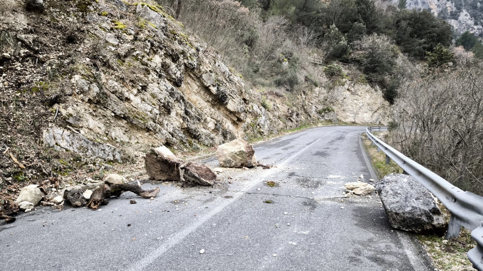 Caduta massi Raiano, Provincia dell'Aquila: affidati i lavori urgenti per messa in sicurezza SP 10 "Peligna"