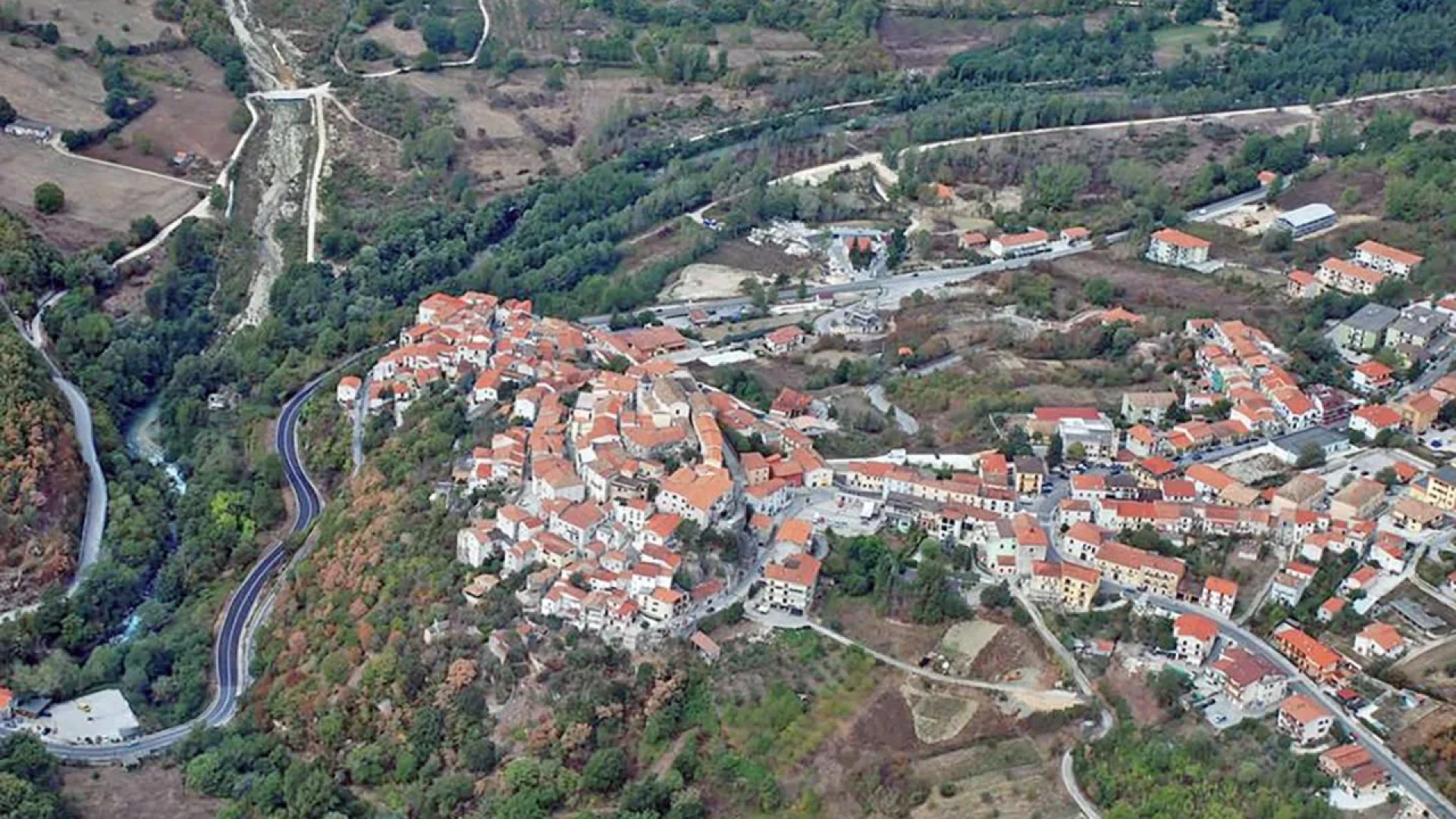 Interventi sulla rete idrica ed assenza d'acqua. Chiuse le scuole a Colli a Volturno nella giornata odierna. L'ordinanza del sindaco Emilio Incollingo