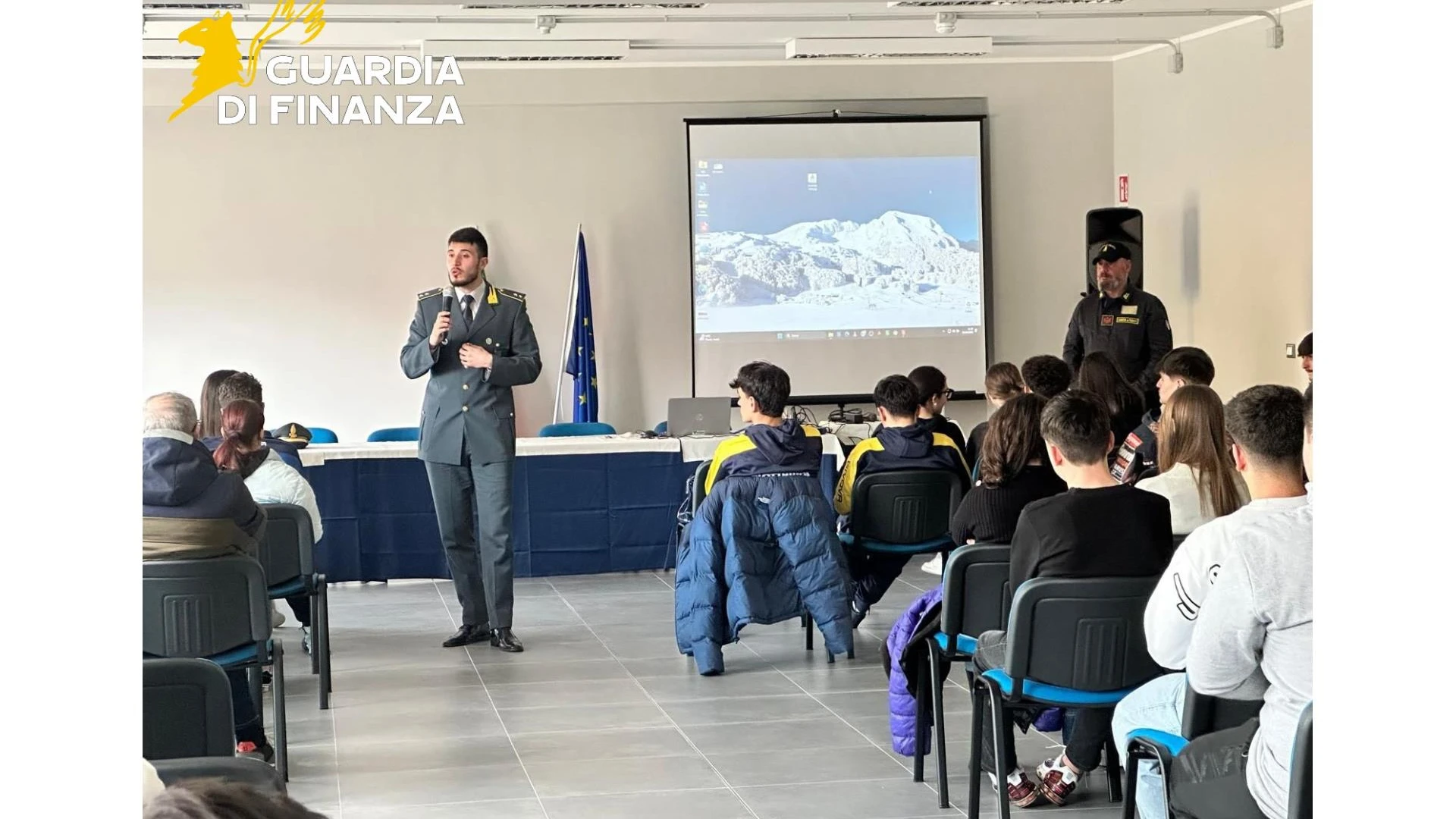Campobasso: progetto educazione alla legalita' economica nelle scuole. Iniziativa curata dalla Guardia di FInanza di Campobasso.