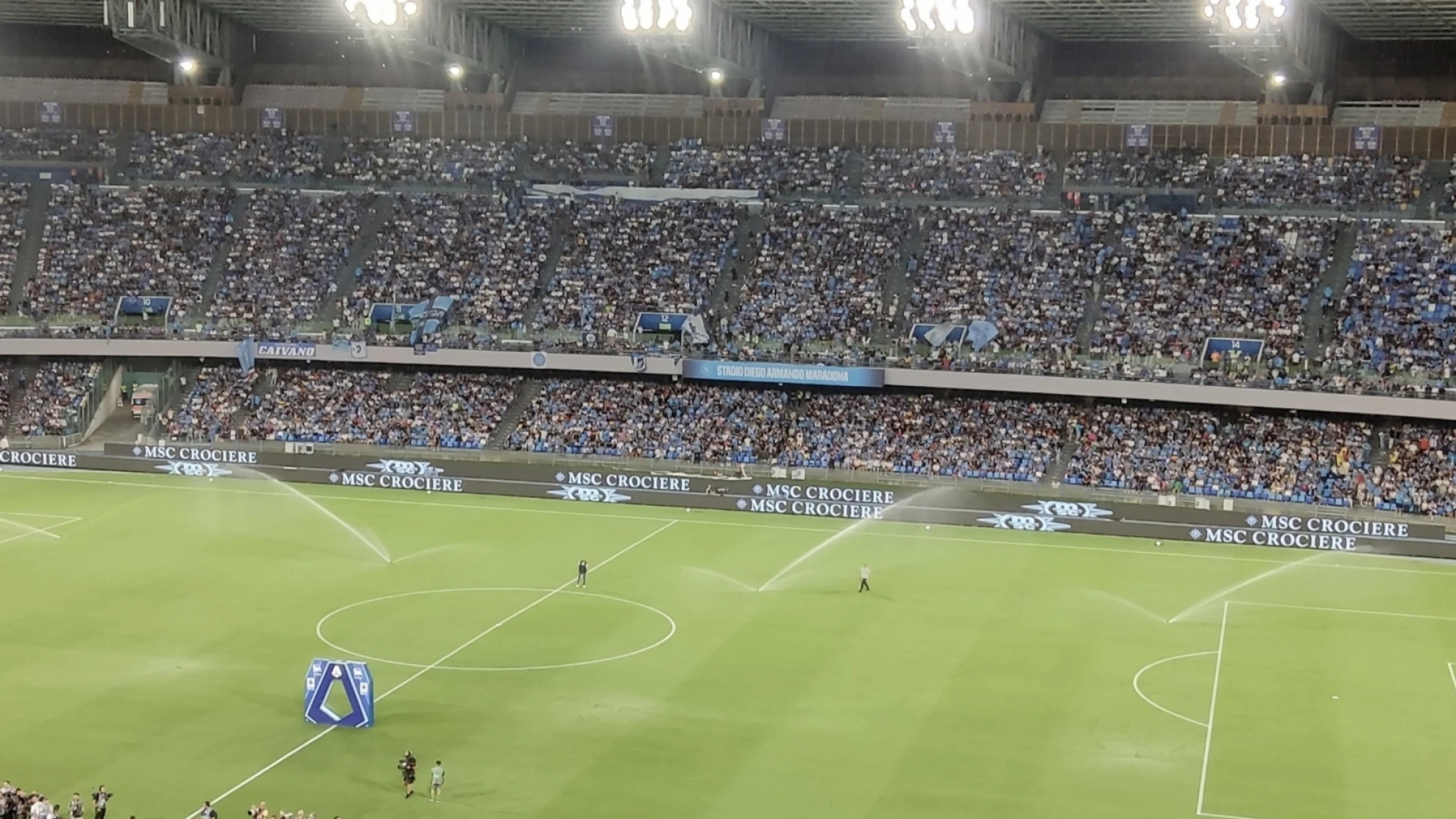 Napoli-Cagliari termina 1-0. Anguissa fa volare il Napoli al 95' minuto. Azzurri primi in classifica.