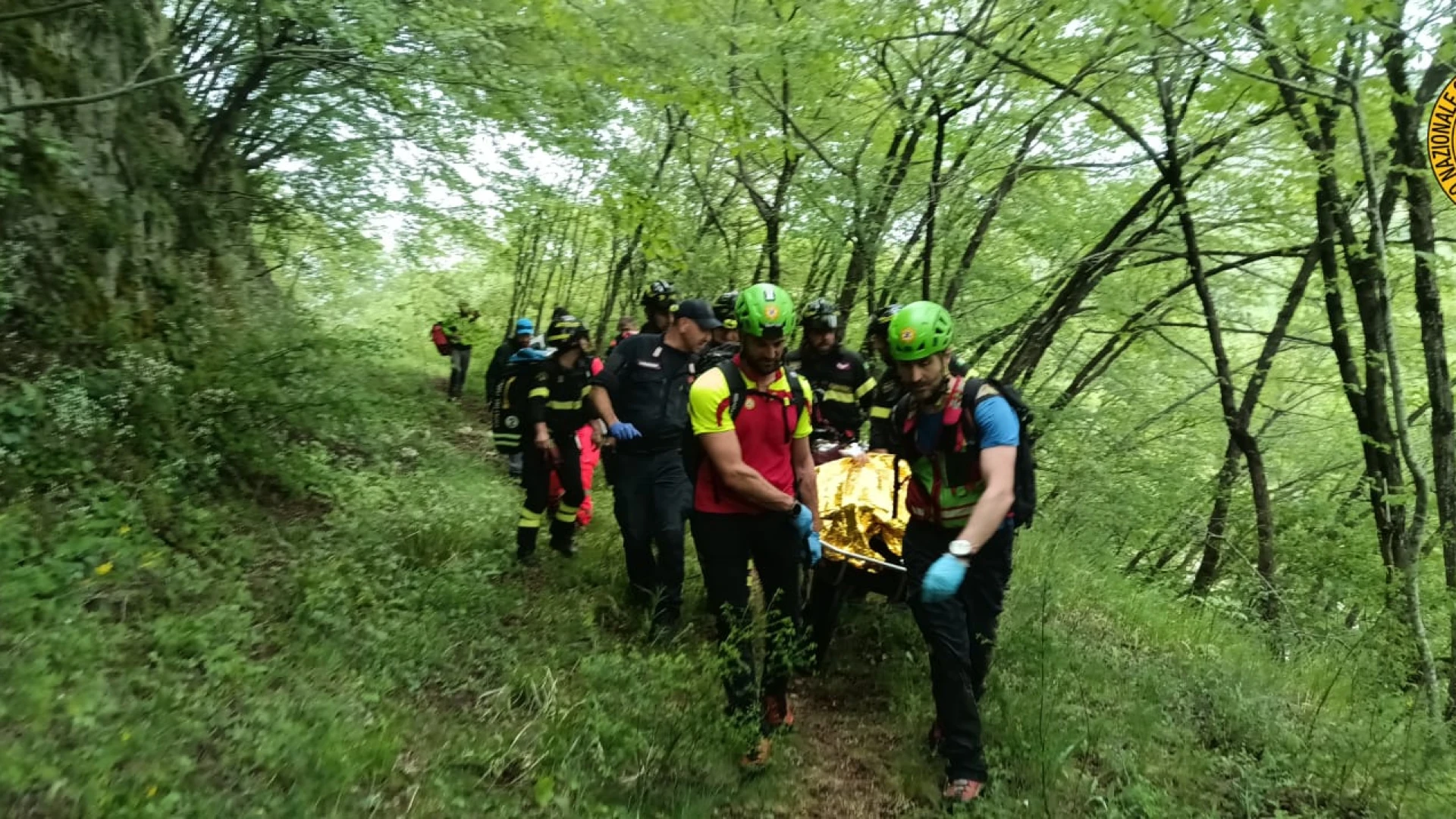 Roccamandolfi: il soccorso Alpino porta in sicirezza una donna da zona impervia.