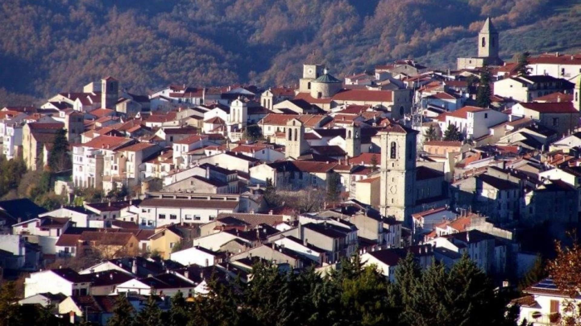 Agnone del Molise - Ada e Vittorio Labanca onorano la propria mamma-maestra Marisa Romano con un bel libro di memorie.