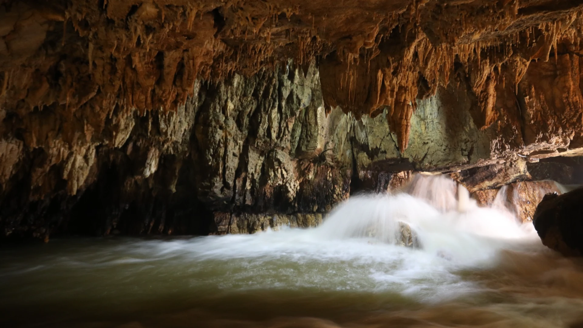 Grotte Di Stiffe: record presenze a maggio con 6550 visitatori. Boom di ingressi nel fine settimana e per il ponte del 2 giugno.