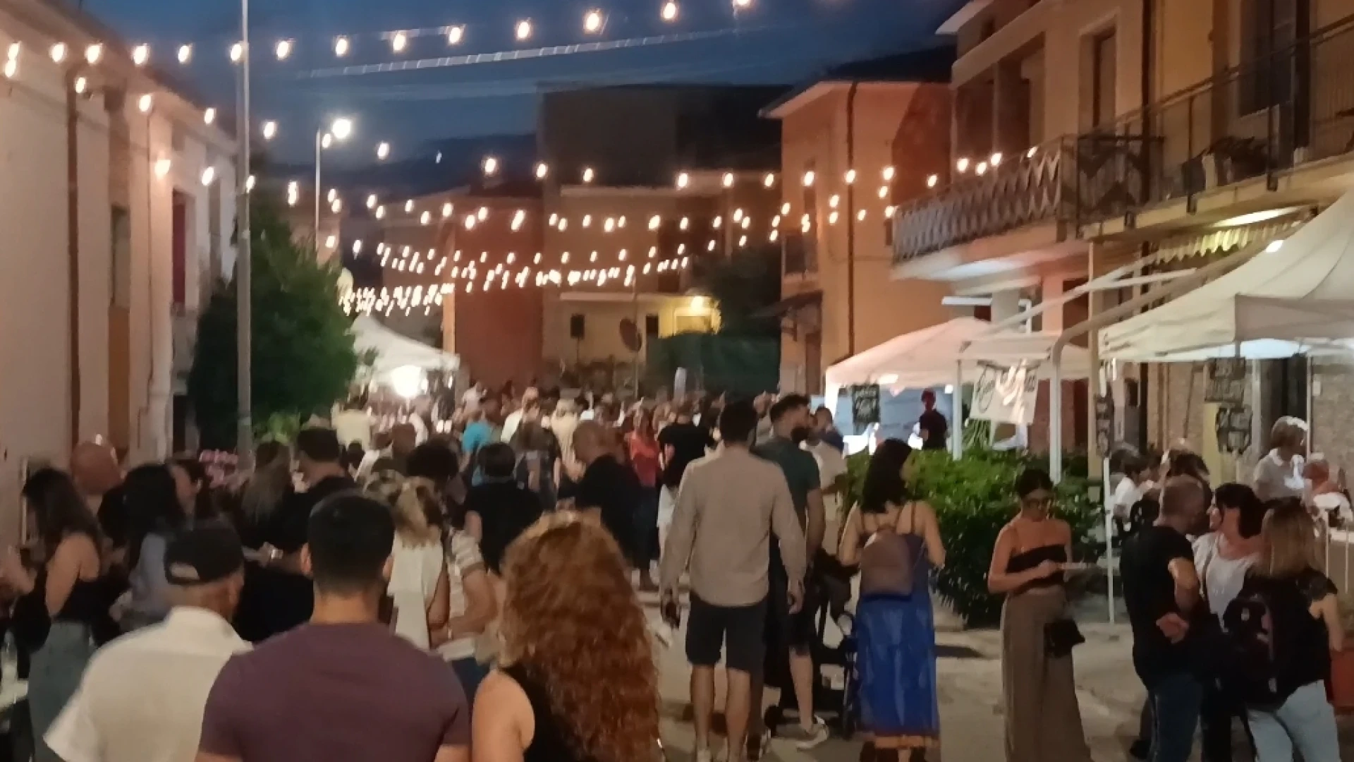 Roccaravindola fa centro: lo Street Food di Santa Lucia attira visitatori da tutta la provincia