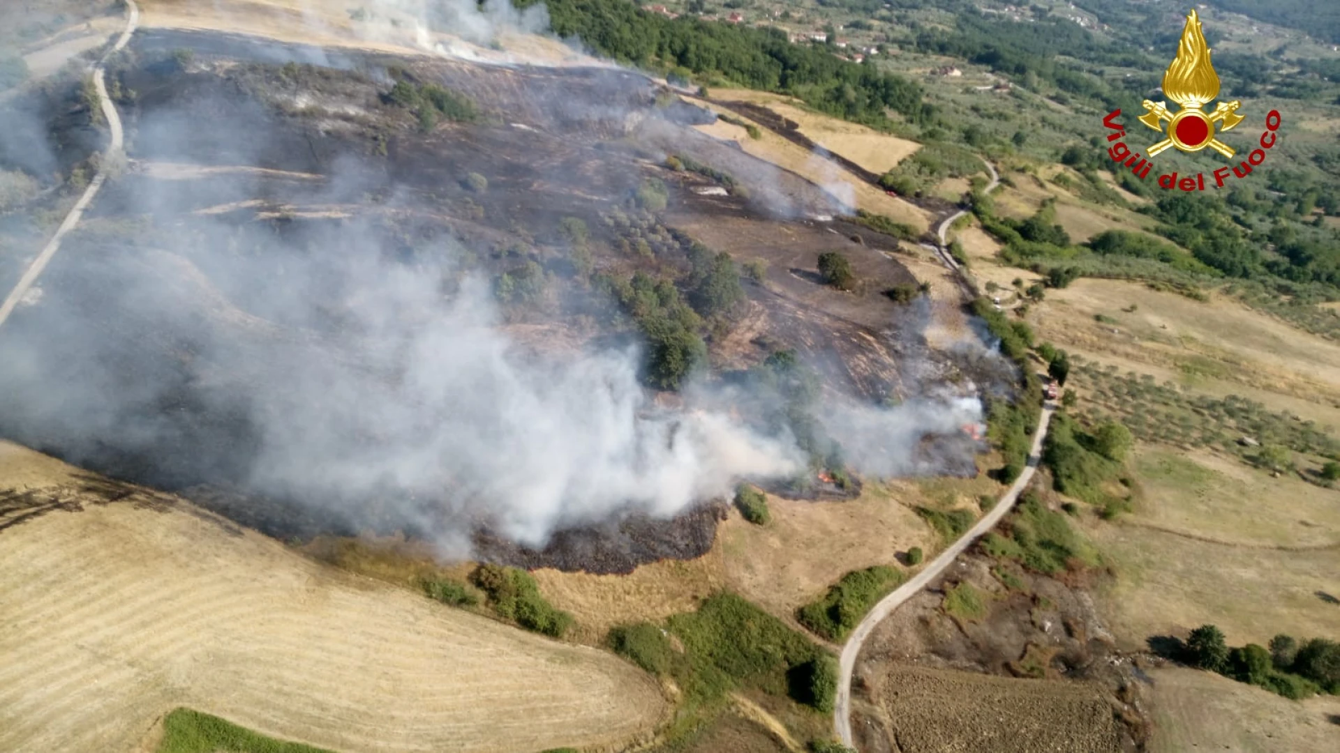 Isernia: vasto incendio interessa la frazione Colle Croce.