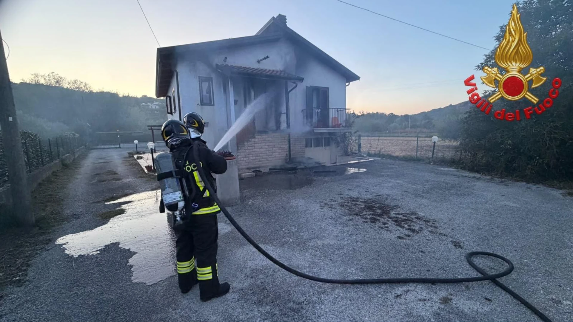 Isernia: a fuoco tettoia di una abitazione in località Le Piane. Intervento dei Vigili del Fuoco di Isernia.