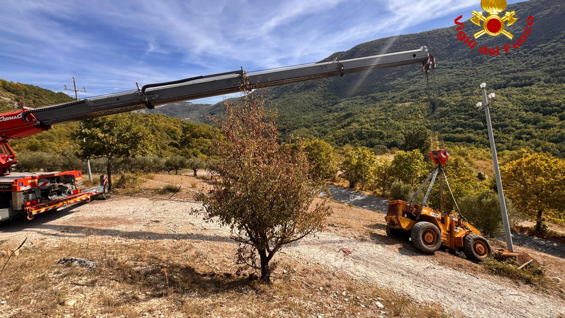 Longano: incidente agricolo. Mezzo so schianta contro palo elettrico.